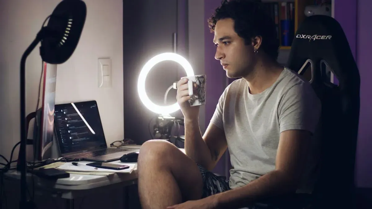 How Solo Creators Design a One-Flow Posting System